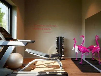 Отель Moxy Vienna Airport Швехат Австрия