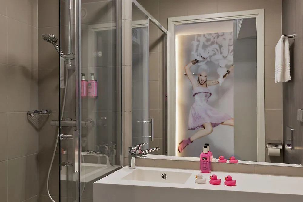 Moxy Vienna Airport Hotel Schwechat