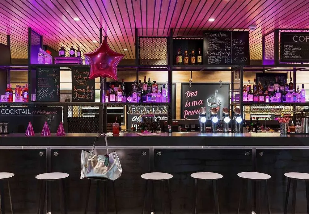 Moxy Vienna Airport Hotel 3*, Schwechat
