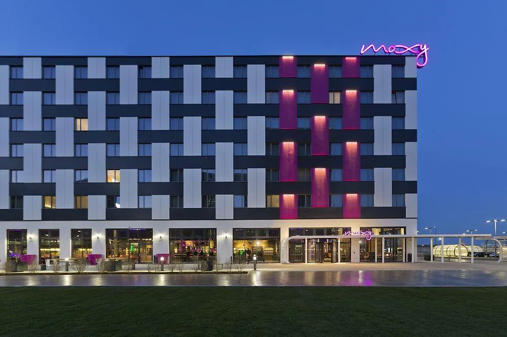 Moxy Vienna Airport Hotel