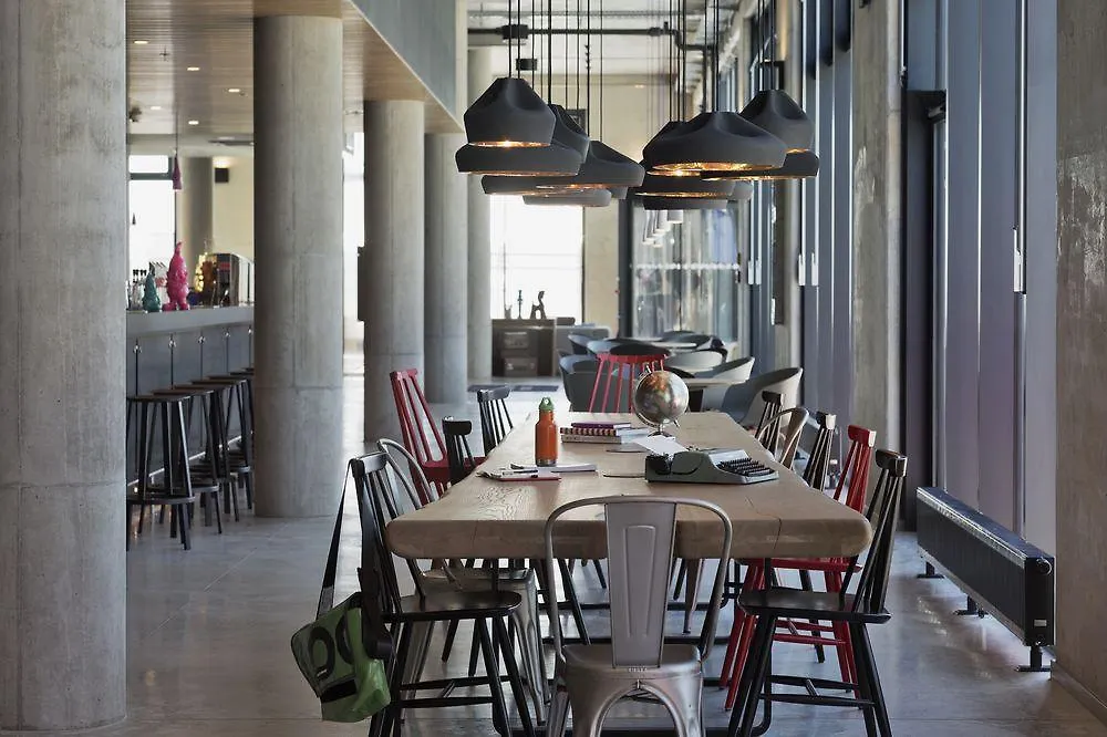 Moxy Vienna Airport Hotel Schwechat