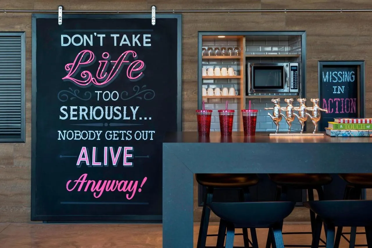 Moxy Vienna Airport Hotel 3*, Schwechat