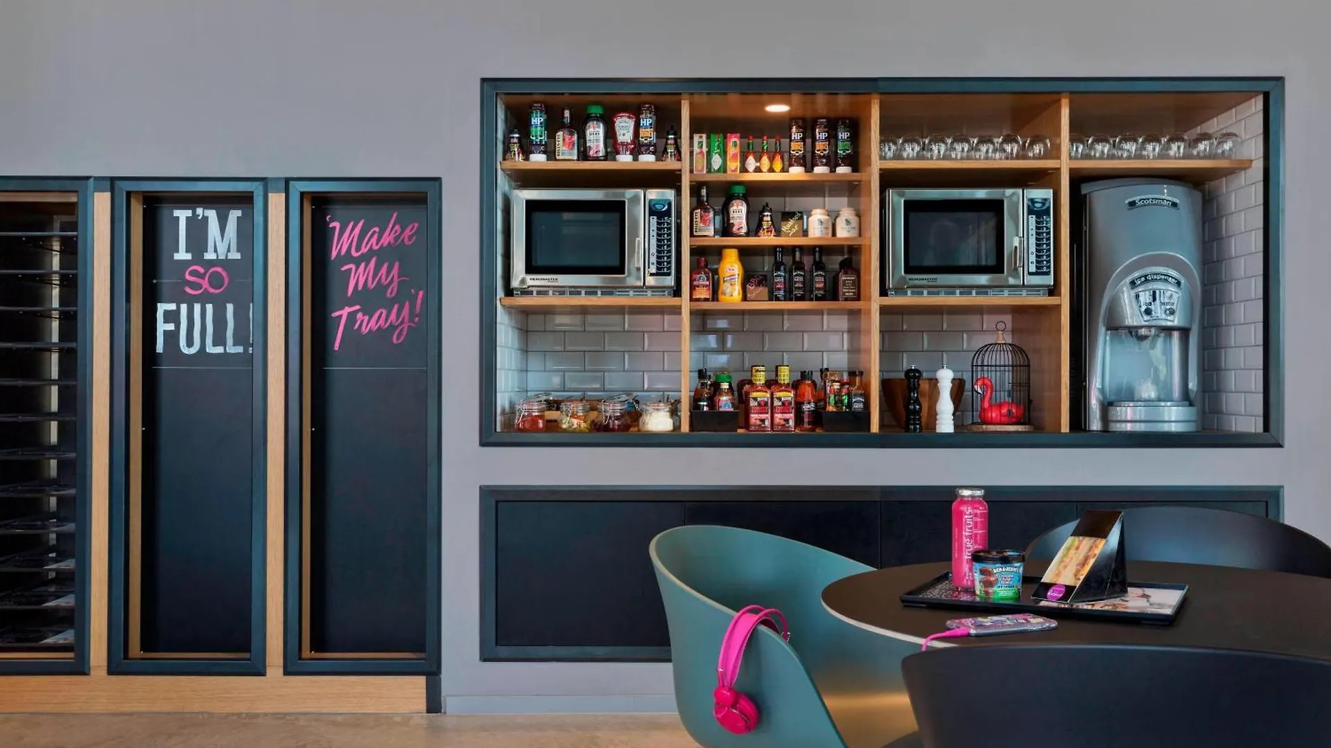 Moxy Vienna Airport Hotel  Schwechat