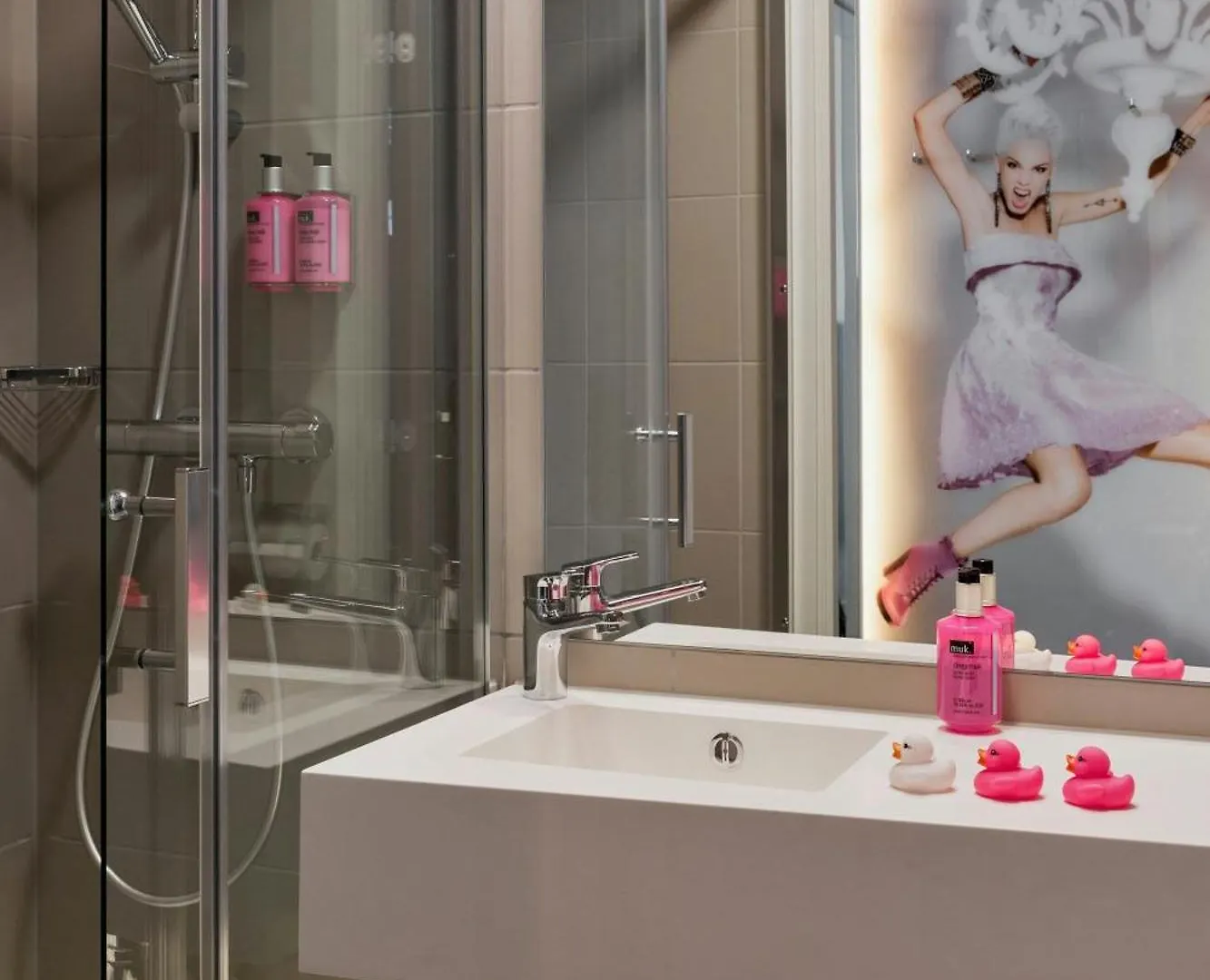 Moxy Vienna Airport Hotel 3*, Schwechat