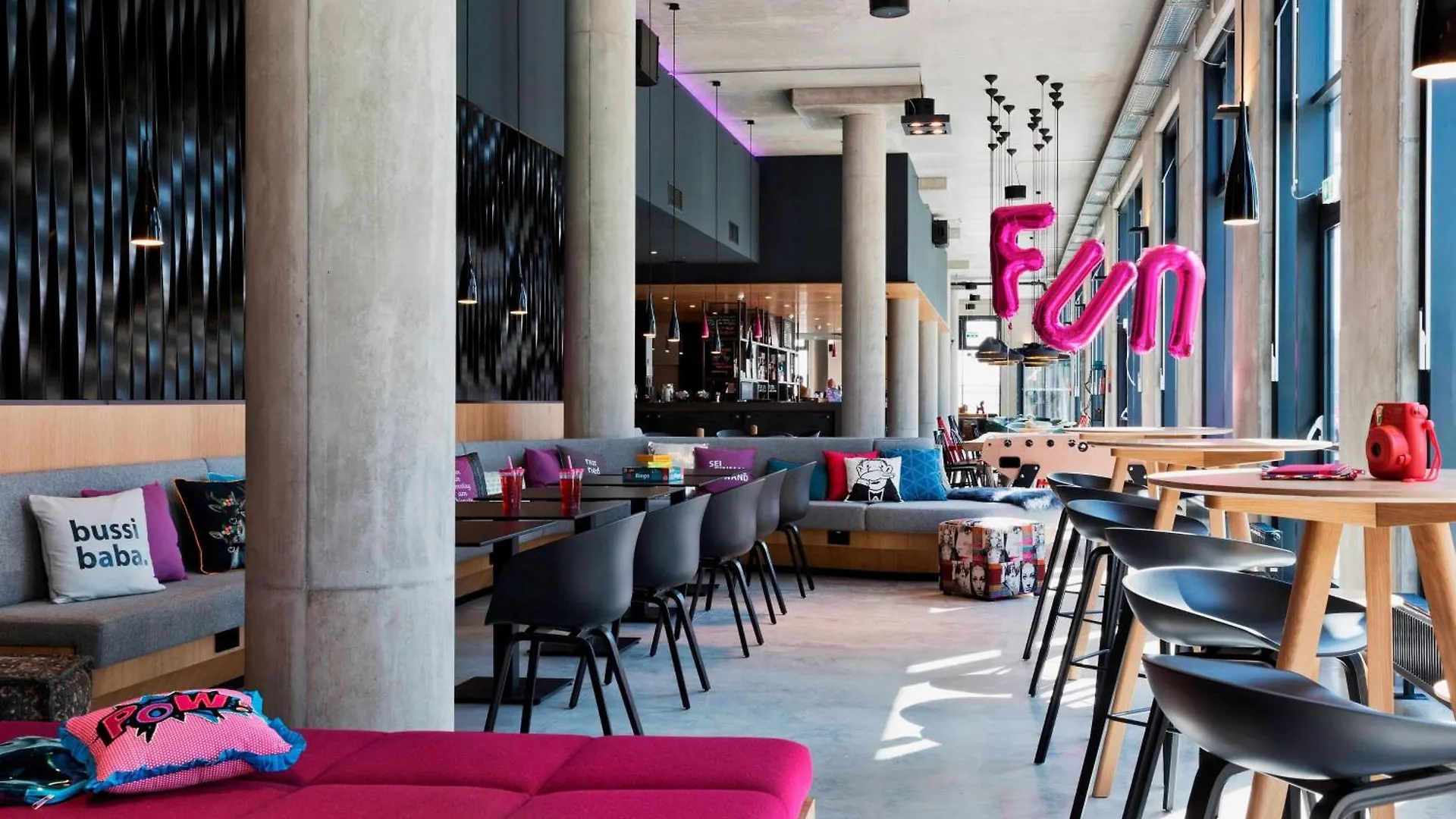 Moxy Vienna Airport contacts