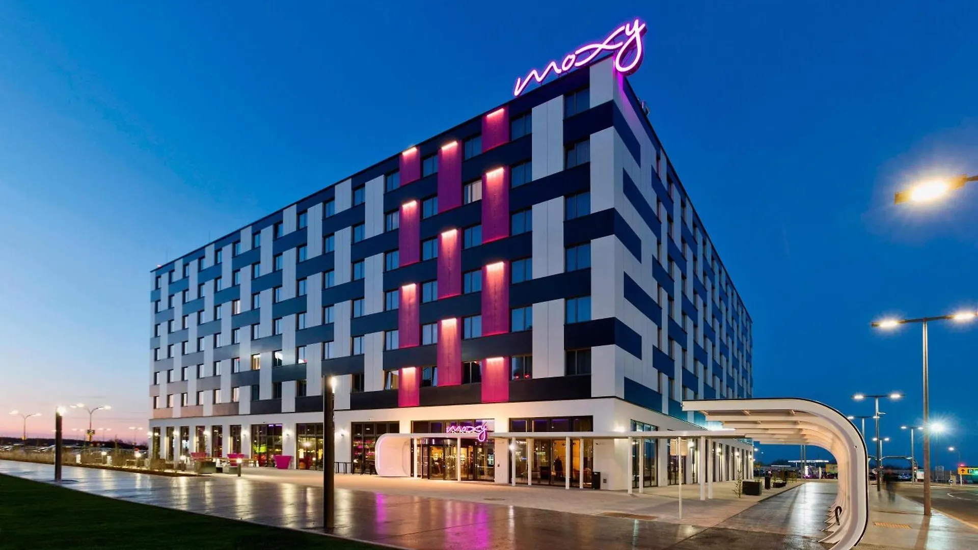 Moxy Vienna Airport Hotel