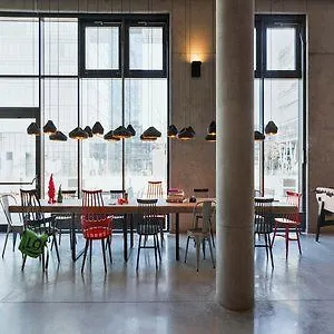 Moxy Vienna Airport Hotel
