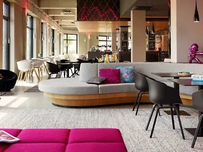 Moxy Vienna Airport Hotel