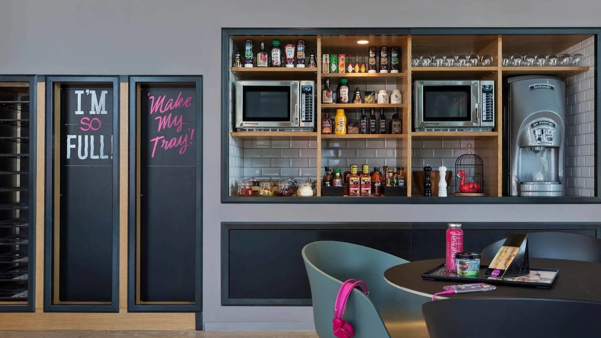 Moxy Vienna Airport Hotel  Schwechat